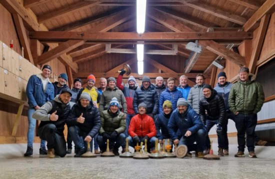 Traditionelles-Eisstockschiessen-beim-Rummlerhof